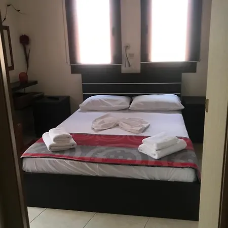 Helen's Beach House דירה סקאלה פוטאמיאס