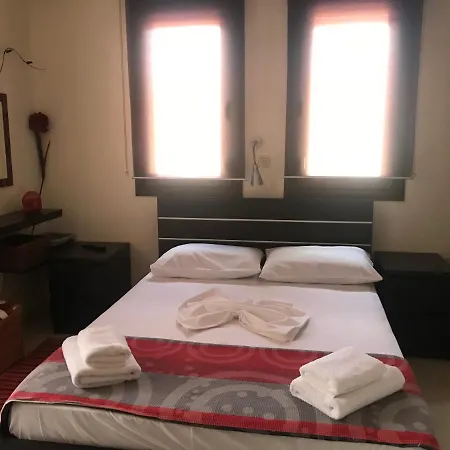 Helen's Beach House דירה
