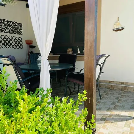 Helen's Beach House דירה סקאלה פוטאמיאס
