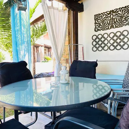 Helen's Beach House דירה *