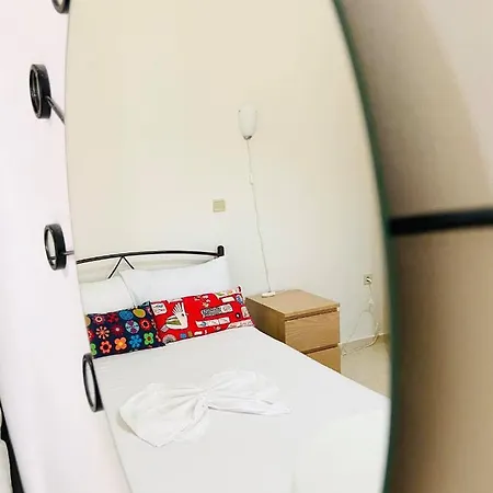 Helen's Beach House דירה