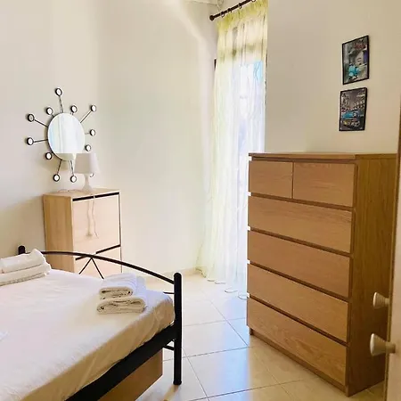 Helen's Beach House דירה *